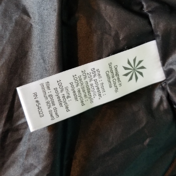 Athleta Responsible Tundra Goose Down Sherpa Puff Vest Black - Picture 9 of 13